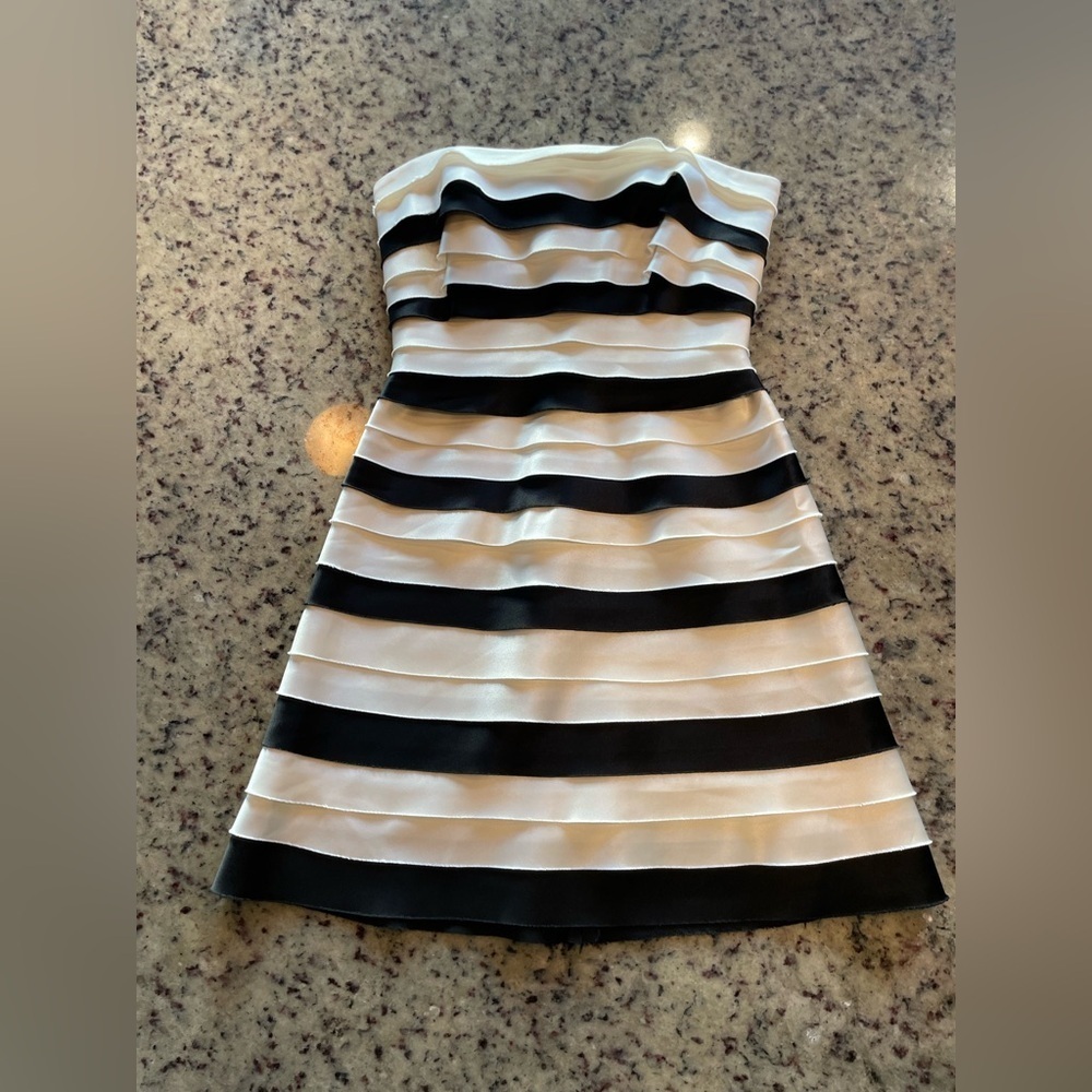 Y2K BCBG maxazria Strapless Dress size 0